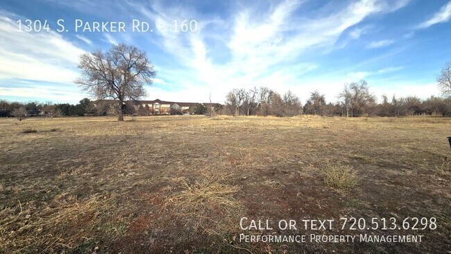 Building Photo - 1304 S Parker Rd