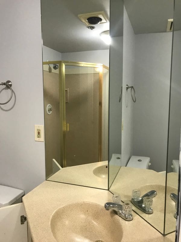 Building Photo - 464 Pratt St Ext