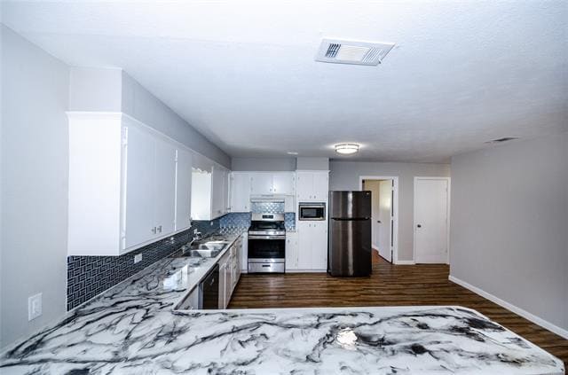 Building Photo - 104 Cole St