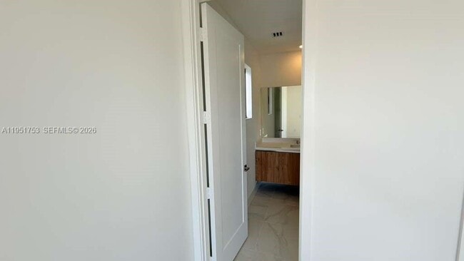 Building Photo - 19700 NE 14th Ave