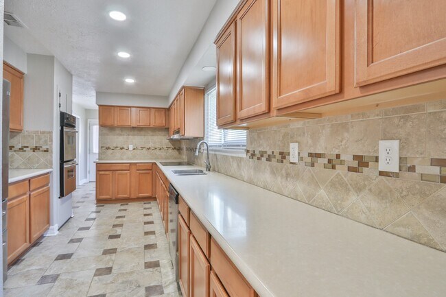 Building Photo - 509 Belmont Dr