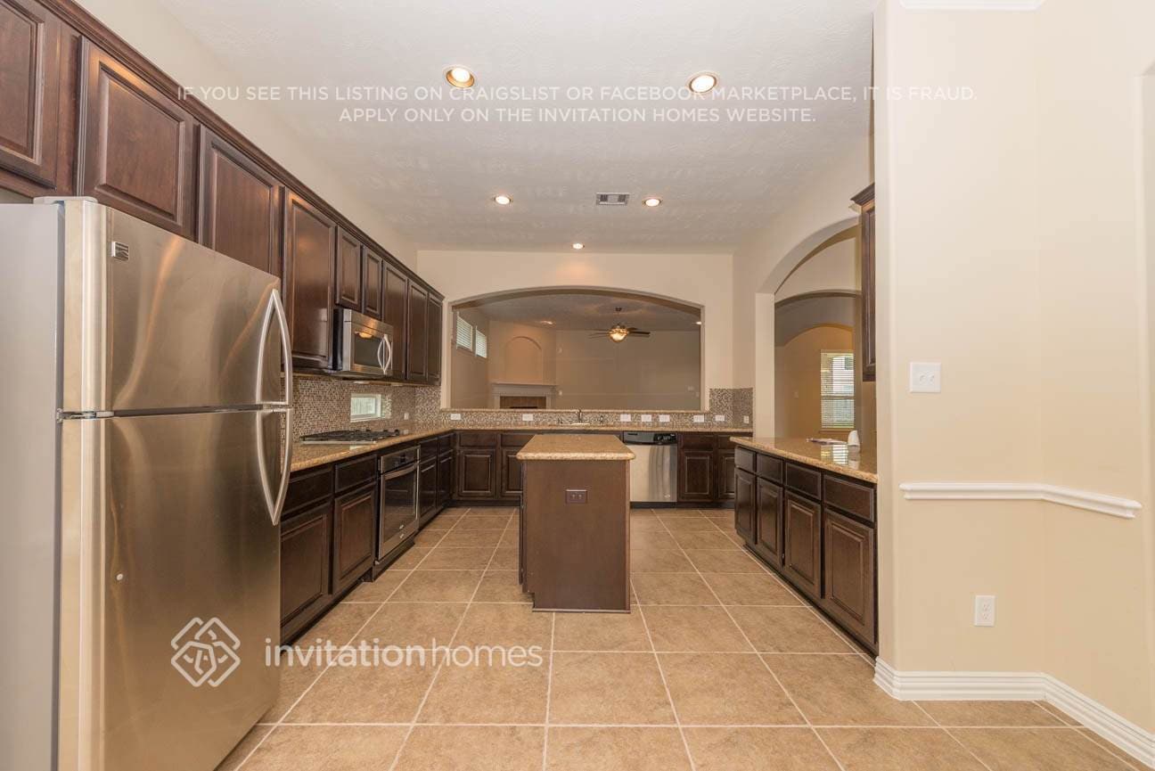 Building Photo - 30810 Academy Trace Dr