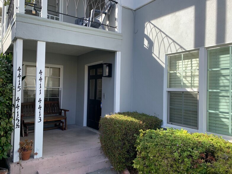 Top unit with private covered balcony - 4411 Ensign Ave