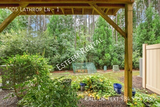 Building Photo - 1005 Lathrop Ln