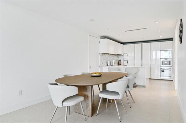 Building Photo - 10203 Collins Ave