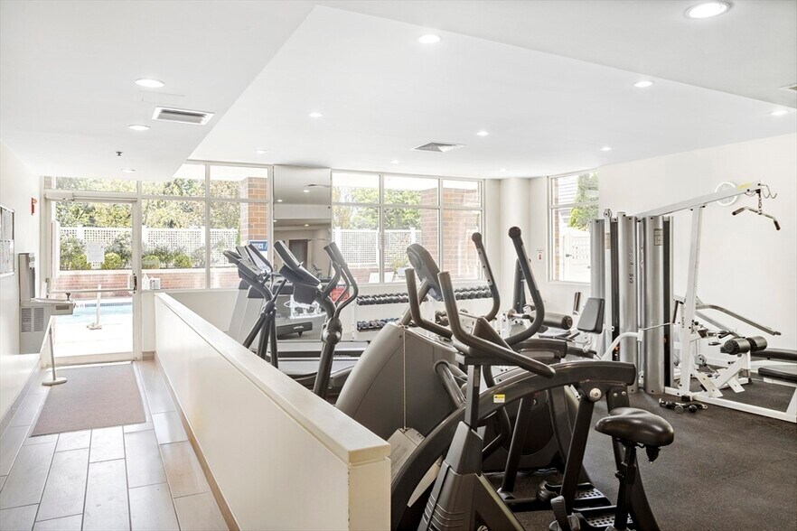 Building Photo - 950 Massachusetts Ave