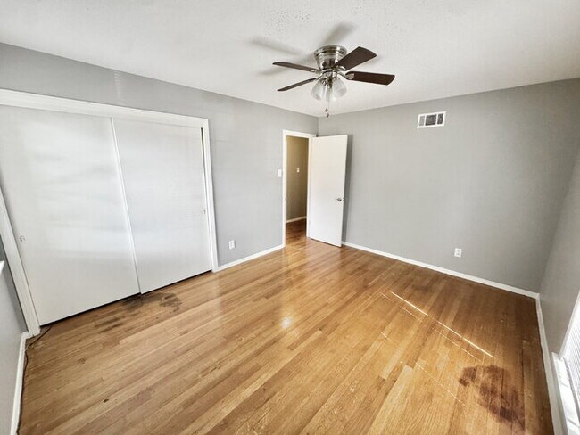 Building Photo - 4936 Leven Rd