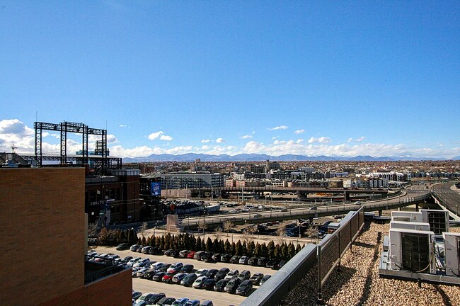 Building Photo - 2261 Blake St