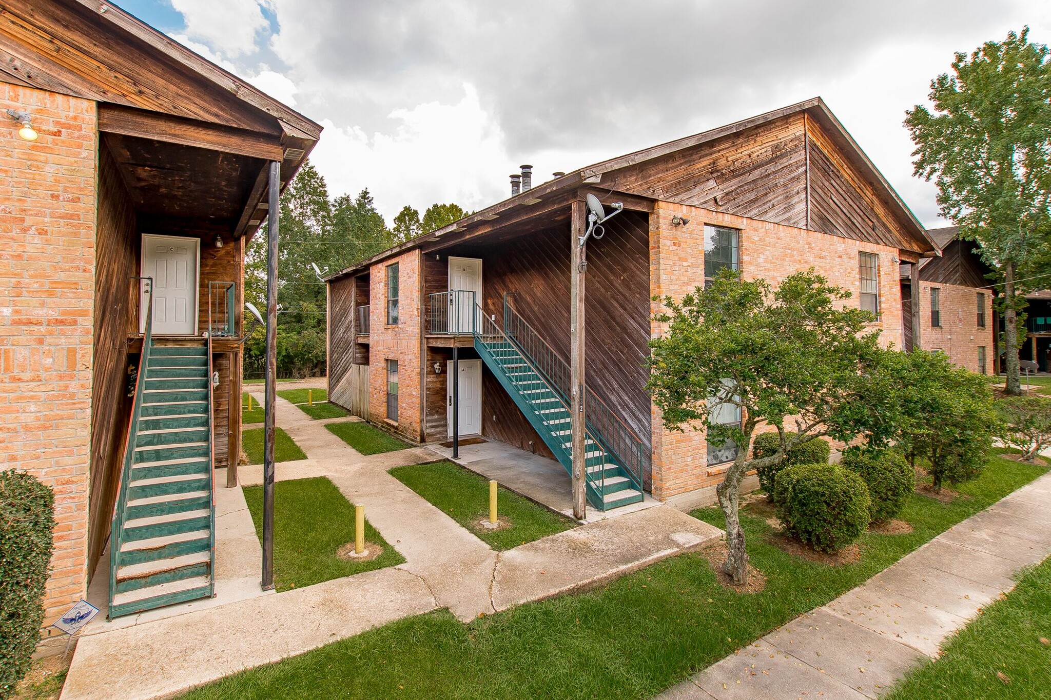Building Photo - 1642 Cedar Lake Dr