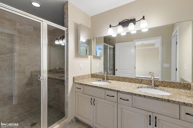 Building Photo - 46267 Terrace Dr