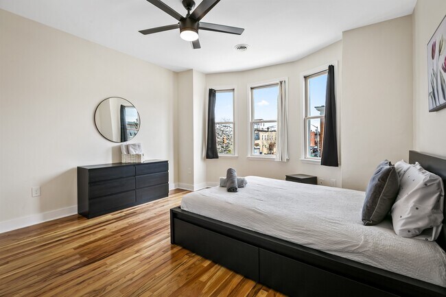 Building Photo - 600 N Linwood Ave