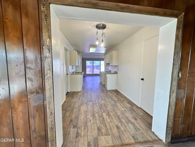 Building Photo - 1518 Clausen Dr
