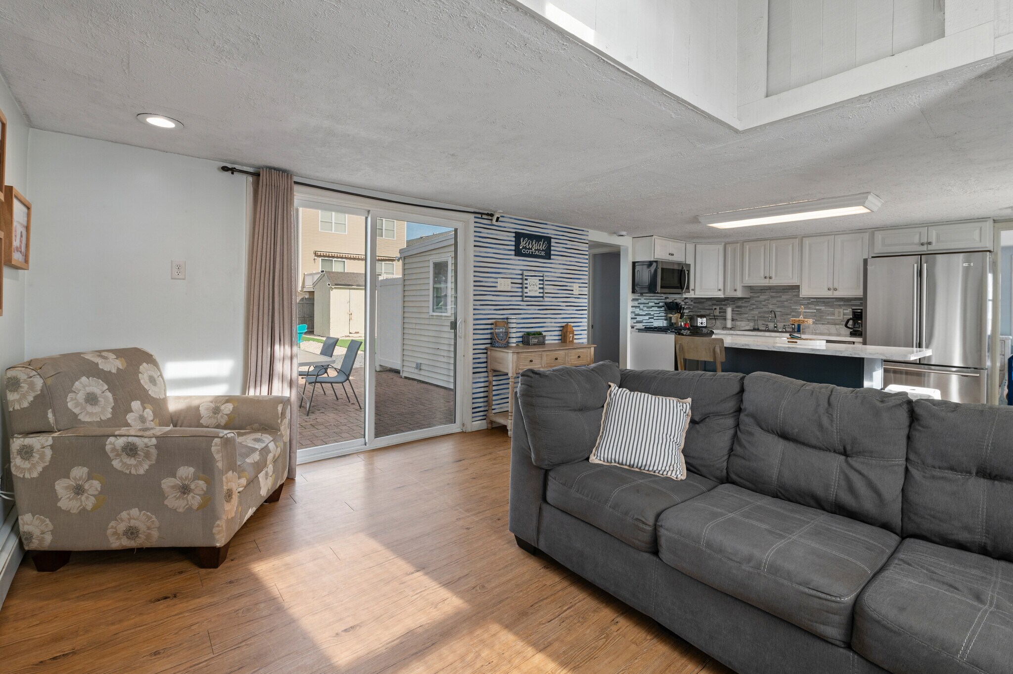 Building Photo - 104 7th Ave