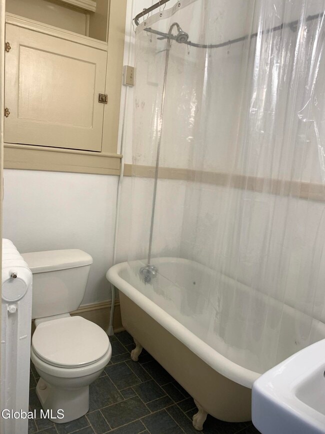 Building Photo - 292 Lark St