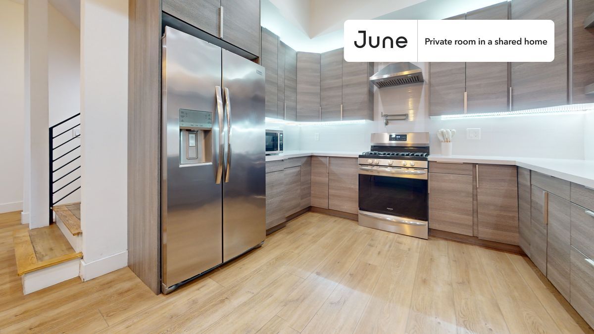 Building Photo - Private bedroom in 4 bed/4 bath Home