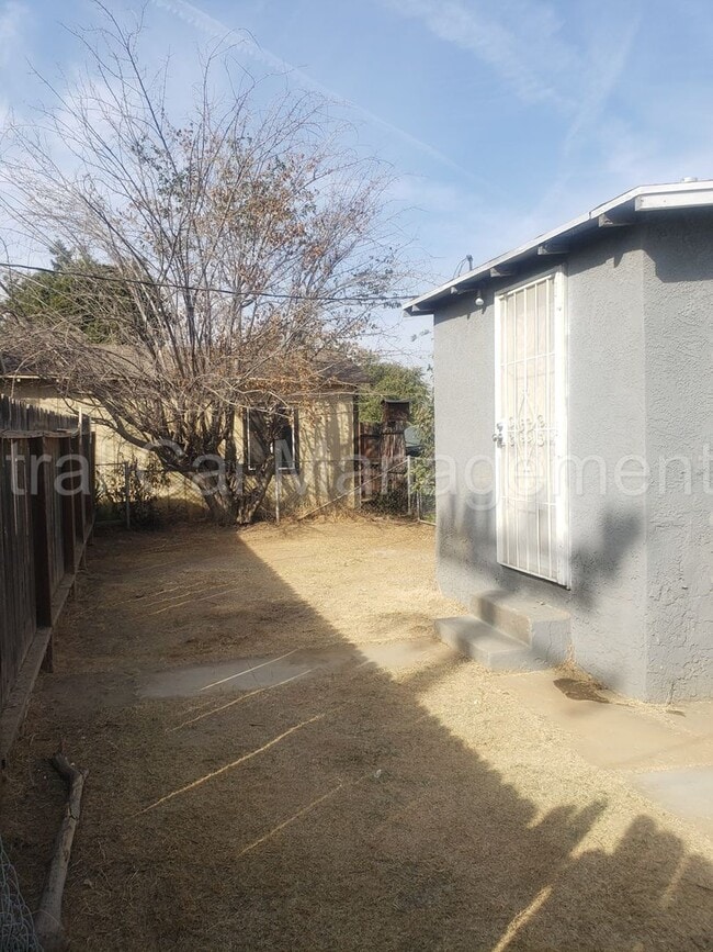 Building Photo - 1001 Woodrow Ave