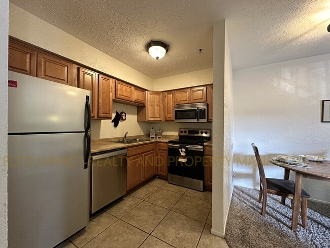 Building Photo - 1620 N Wilmot Rd