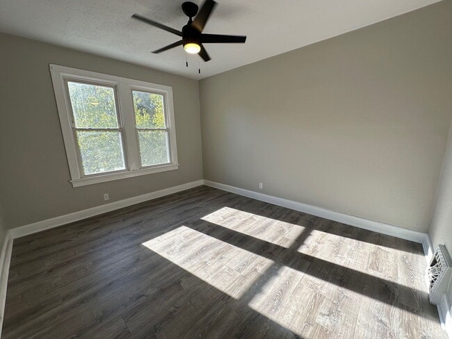 Building Photo - 114 N Missouri Ave