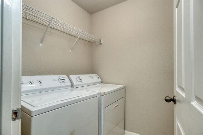 Building Photo - 408 Pheasant Ridge Dr