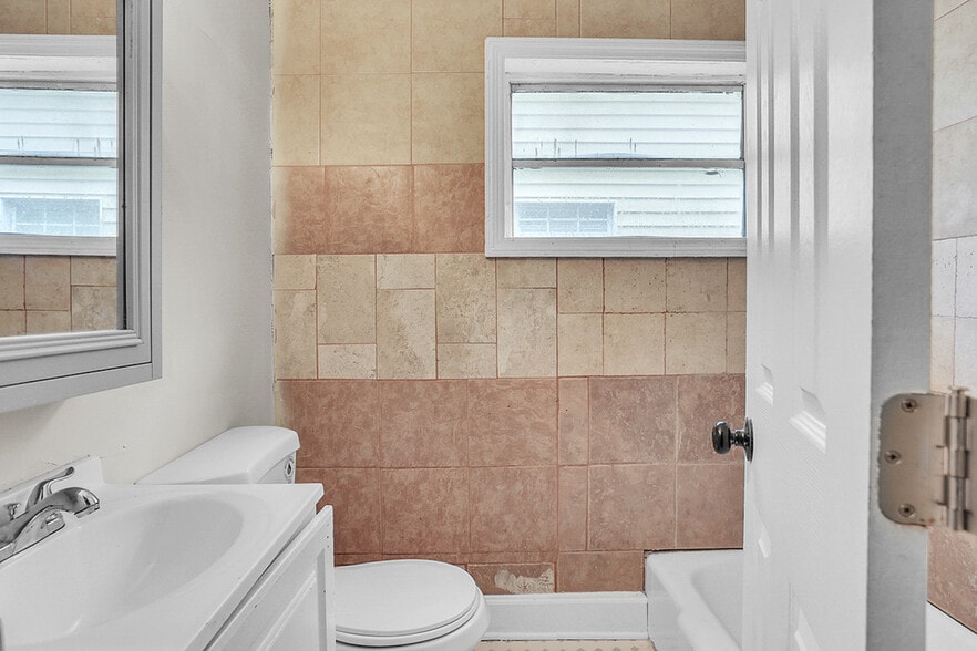 Building Photo - 1013 Carroll St