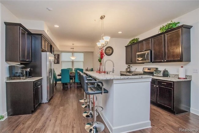 Building Photo - 1220 Diamond Court