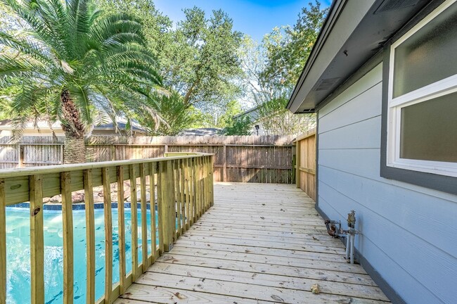 Building Photo - 3511 Tree Ln