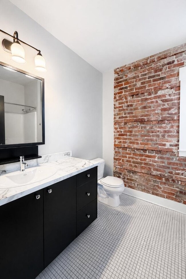 Building Photo - 1011 S 30th Avenue