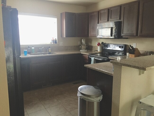 Building Photo - Start Your Summer off Right with Space in ...