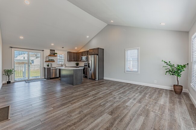 Building Photo - 2216 E Walnut St