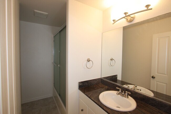 Building Photo - Outside Leasing - 10 Andorra Ct