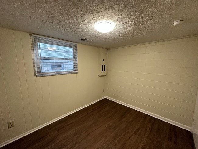 Building Photo - 78 W 9th Ave