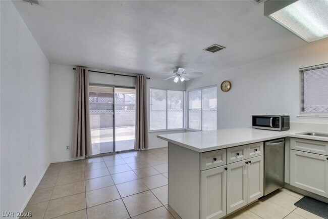 Building Photo - 5847 Alcott Ave
