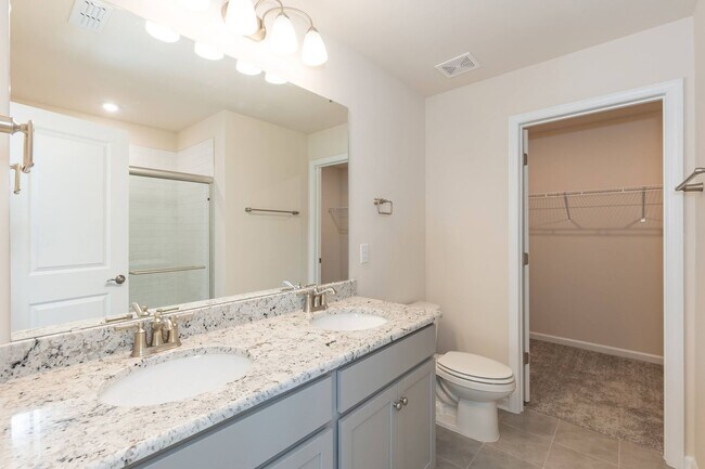 Building Photo - Three Bedroom Home!