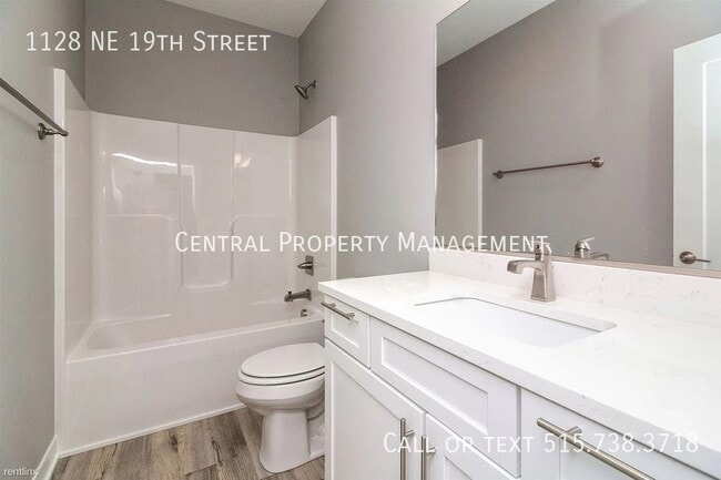 Building Photo - 1128 NE 19th St