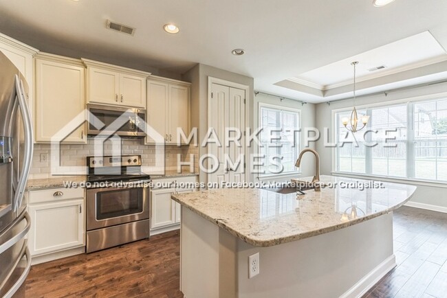 Building Photo - 5057 Maiden Ln