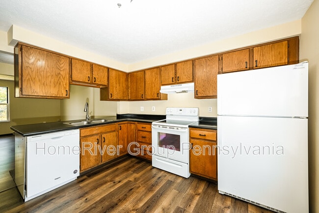 Building Photo - 331 Carters Grove Dr