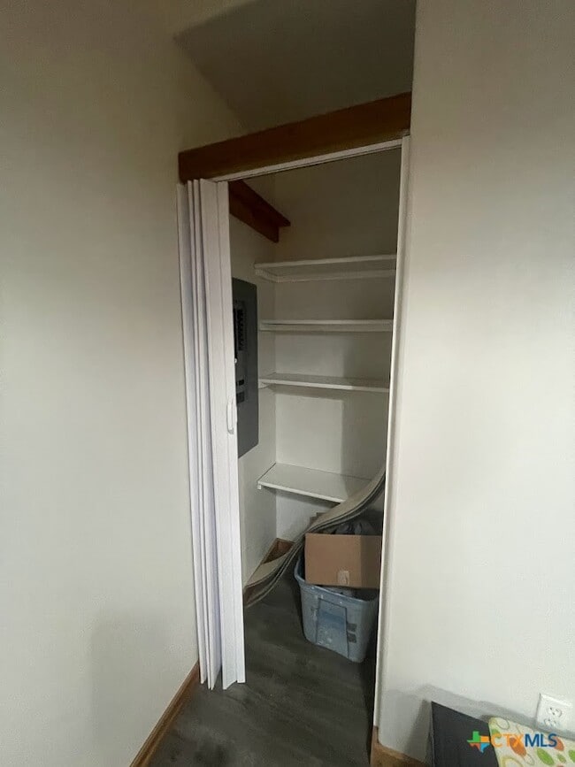 Building Photo - 789 Regina Dr