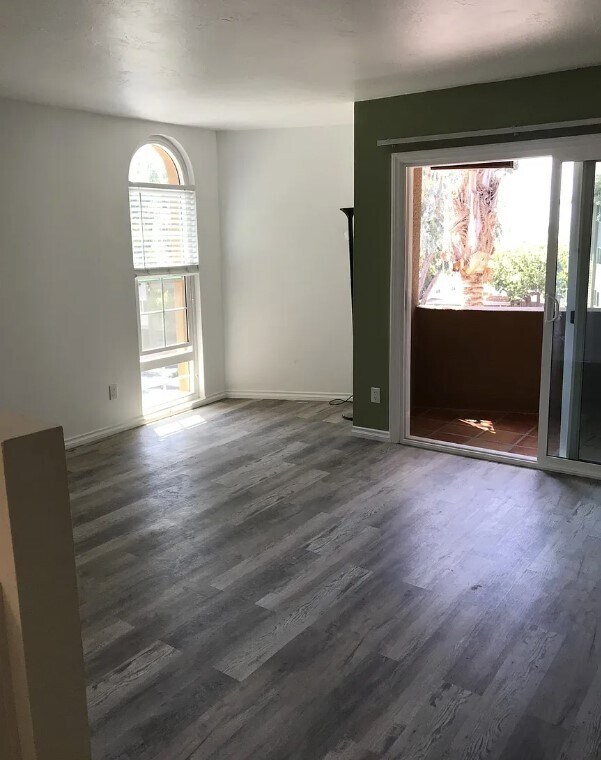 Building Photo - 5051 La Jolla Blvd