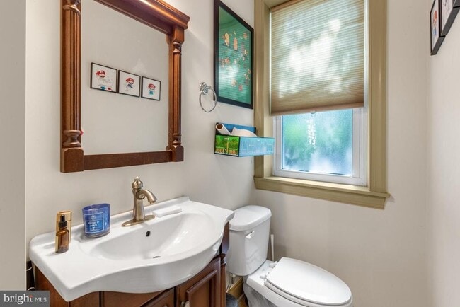 Building Photo - 139 Davis St