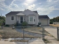 Building Photo - 406 Navajo St