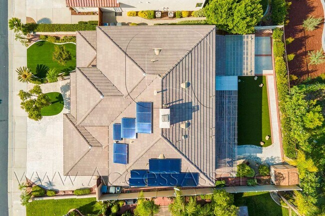 Building Photo - Huge 5 Bed/ 3.5 Bath Home In Desirable Gated Rancho Madera community In Temecula!