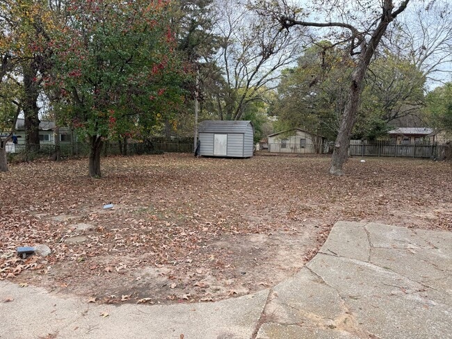 Building Photo - Shreveport - 3 Bed 2 Bath Home with workshop and large yard!