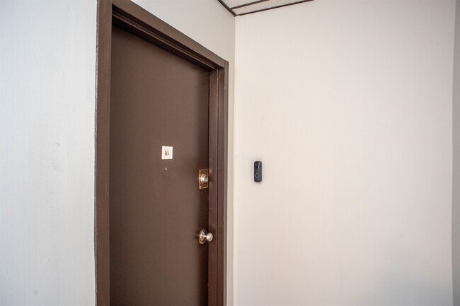 Building Photo - 1614 Summit Ave