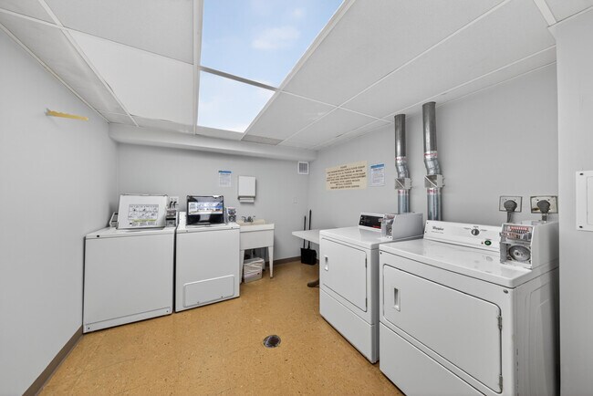 Building Photo - 2851 S Ocean Blvd