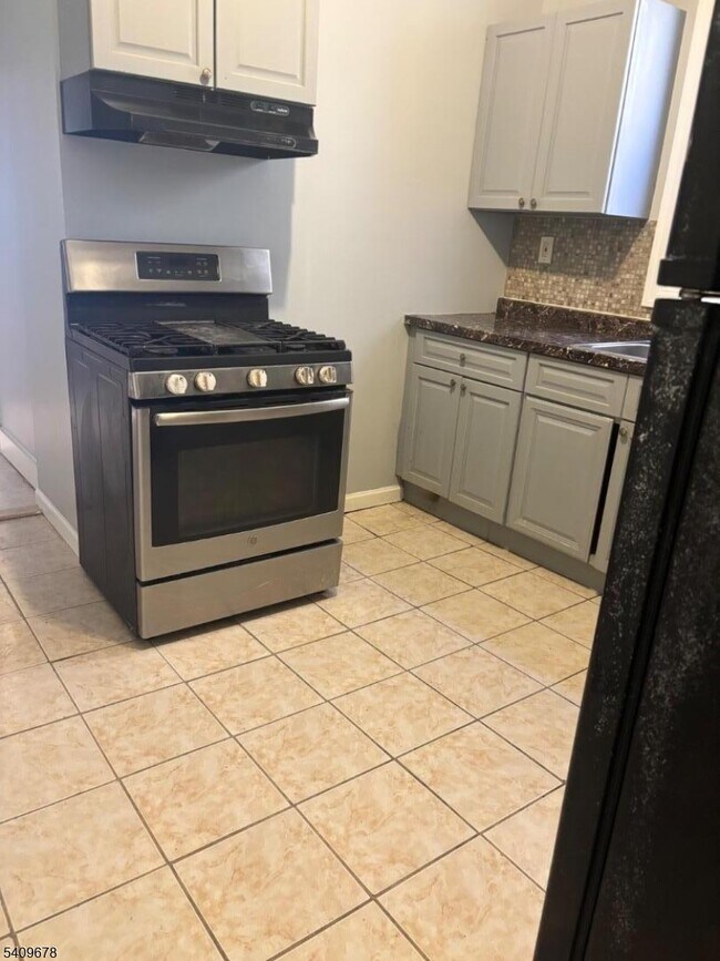 Building Photo - 309 S 11th St