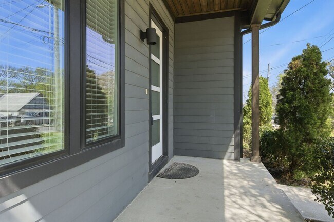 Building Photo - East Nashville Rental with Downtown Views!