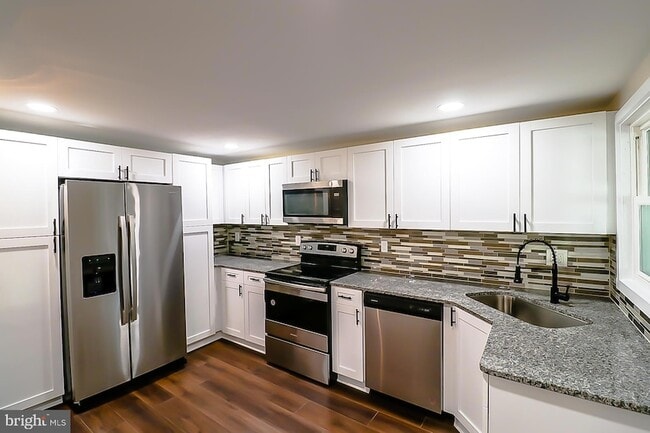 Building Photo - 427 Highland Ave