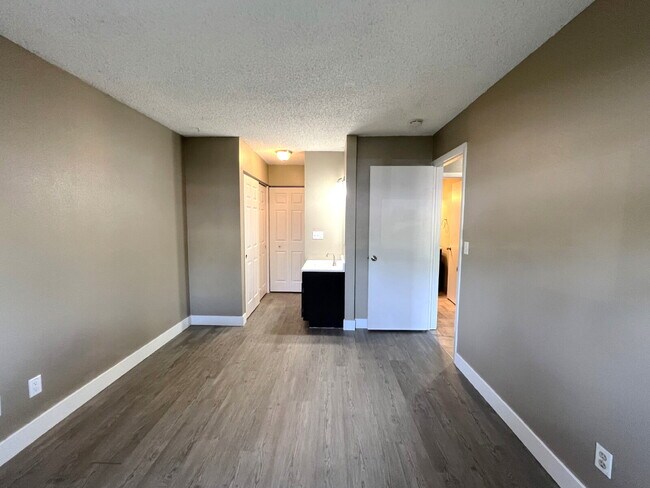 Building Photo - Modern Comfort and Convenience—2BR Condo w...