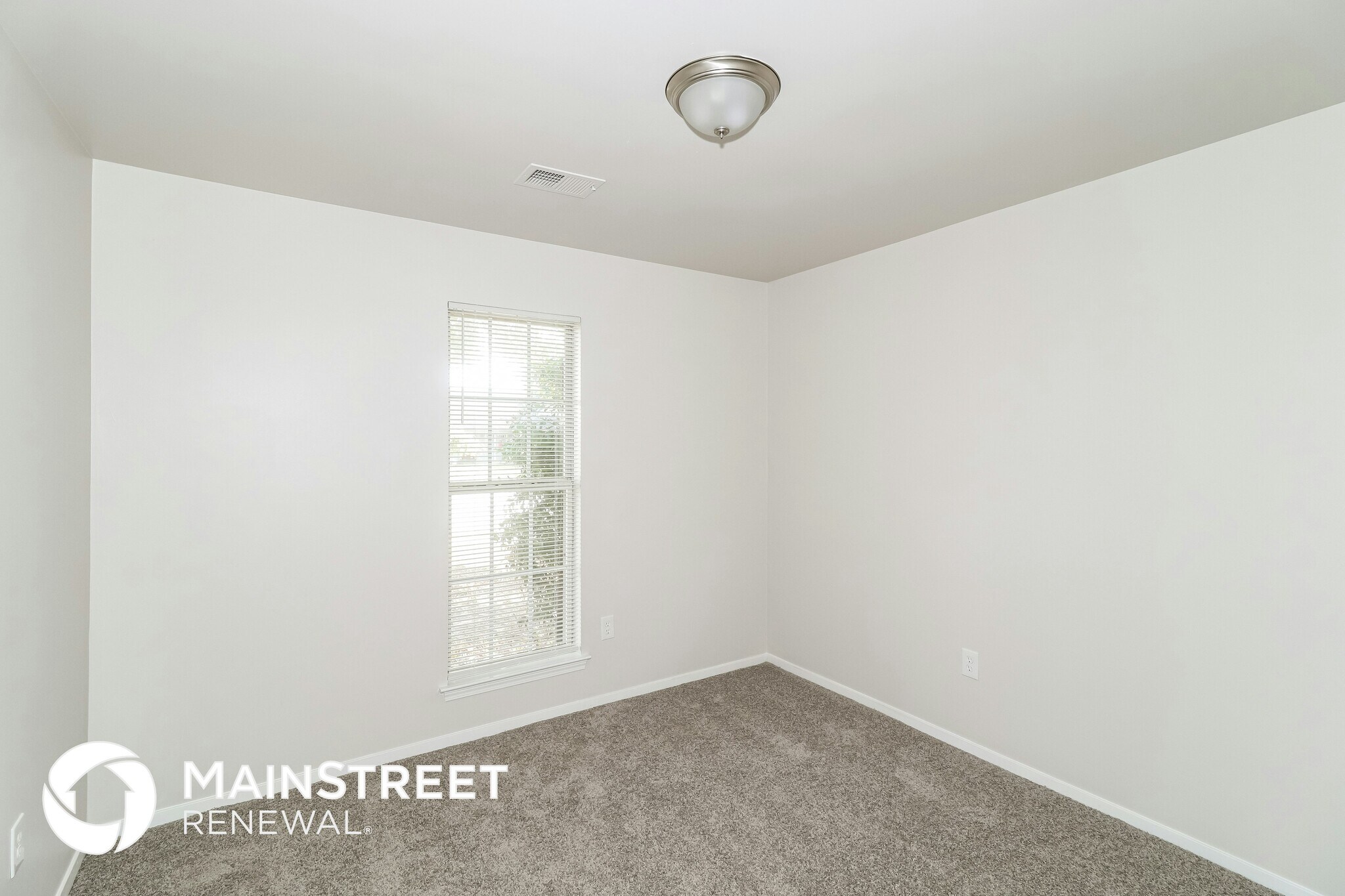 Building Photo - 10626 Oak Leaf Dr