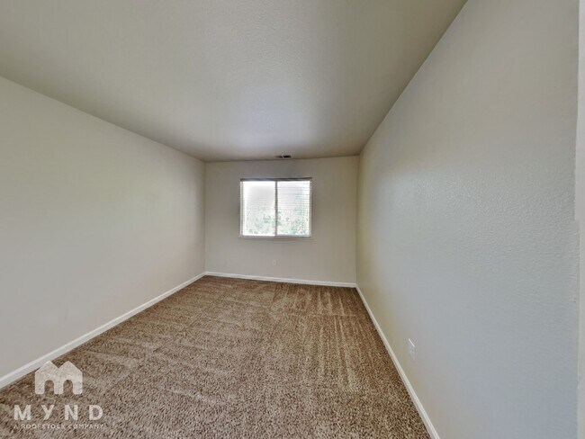 Building Photo - 695 Citadel Rd